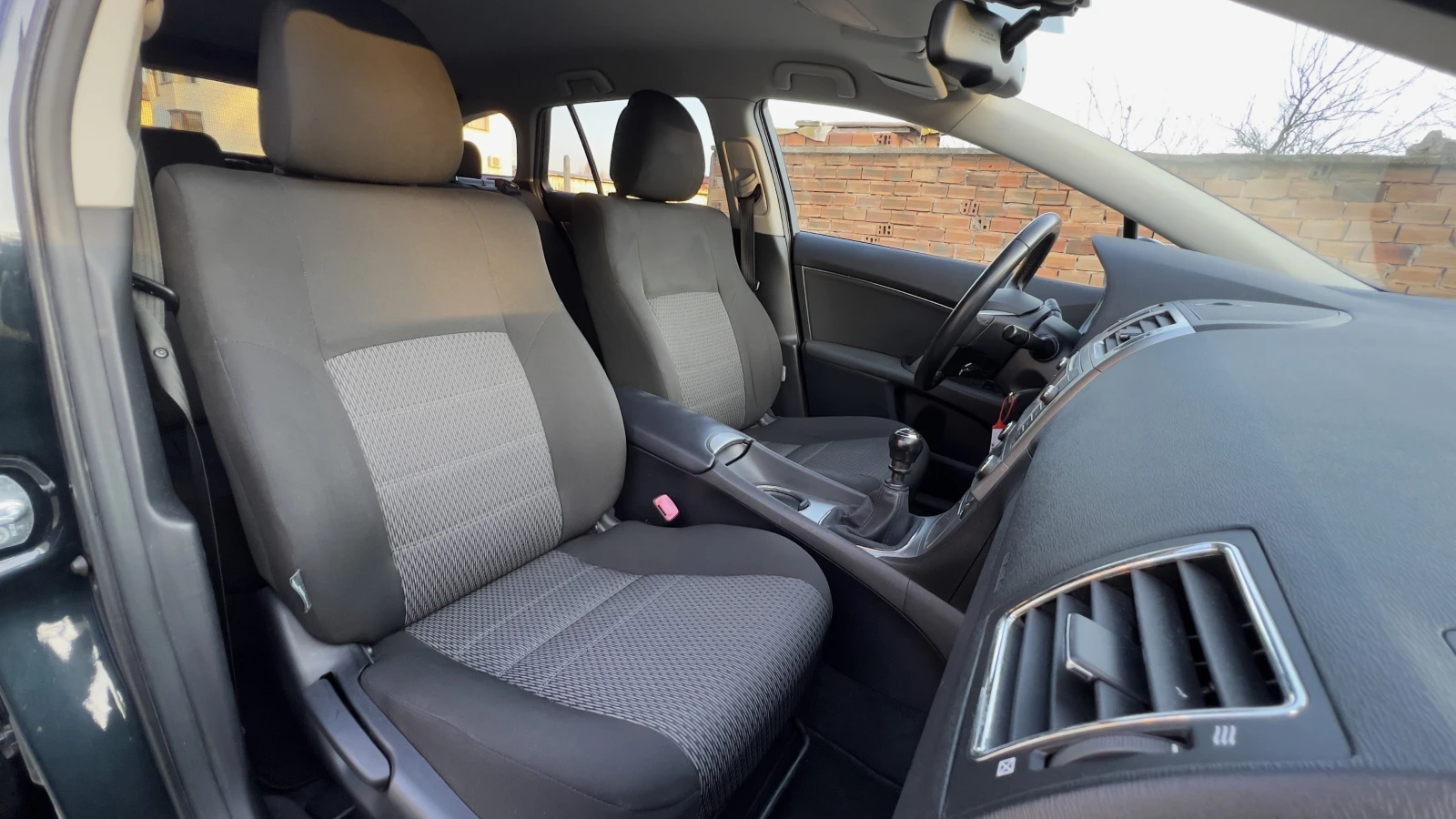 Toyota Avensis 2.2 D-4D , снимка 9 - Автомобили и джипове - 55086463