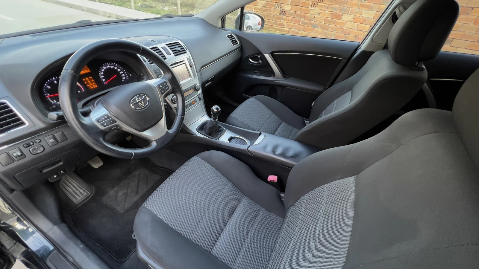 Toyota Avensis 2.2 D-4D , снимка 7 - Автомобили и джипове - 55086463