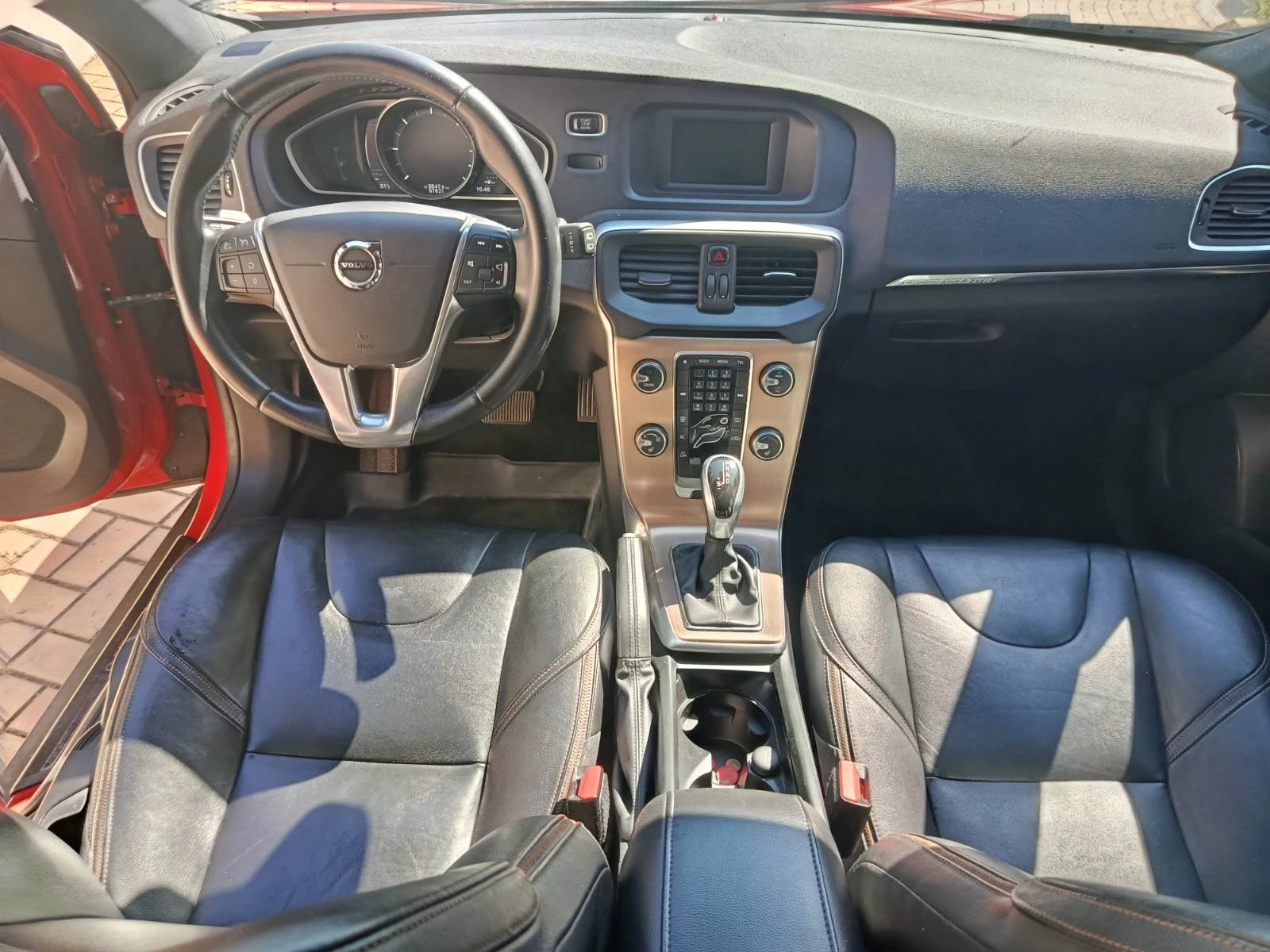 Volvo V40 Cross Country, снимка 11 - Автомобили и джипове - 55485717