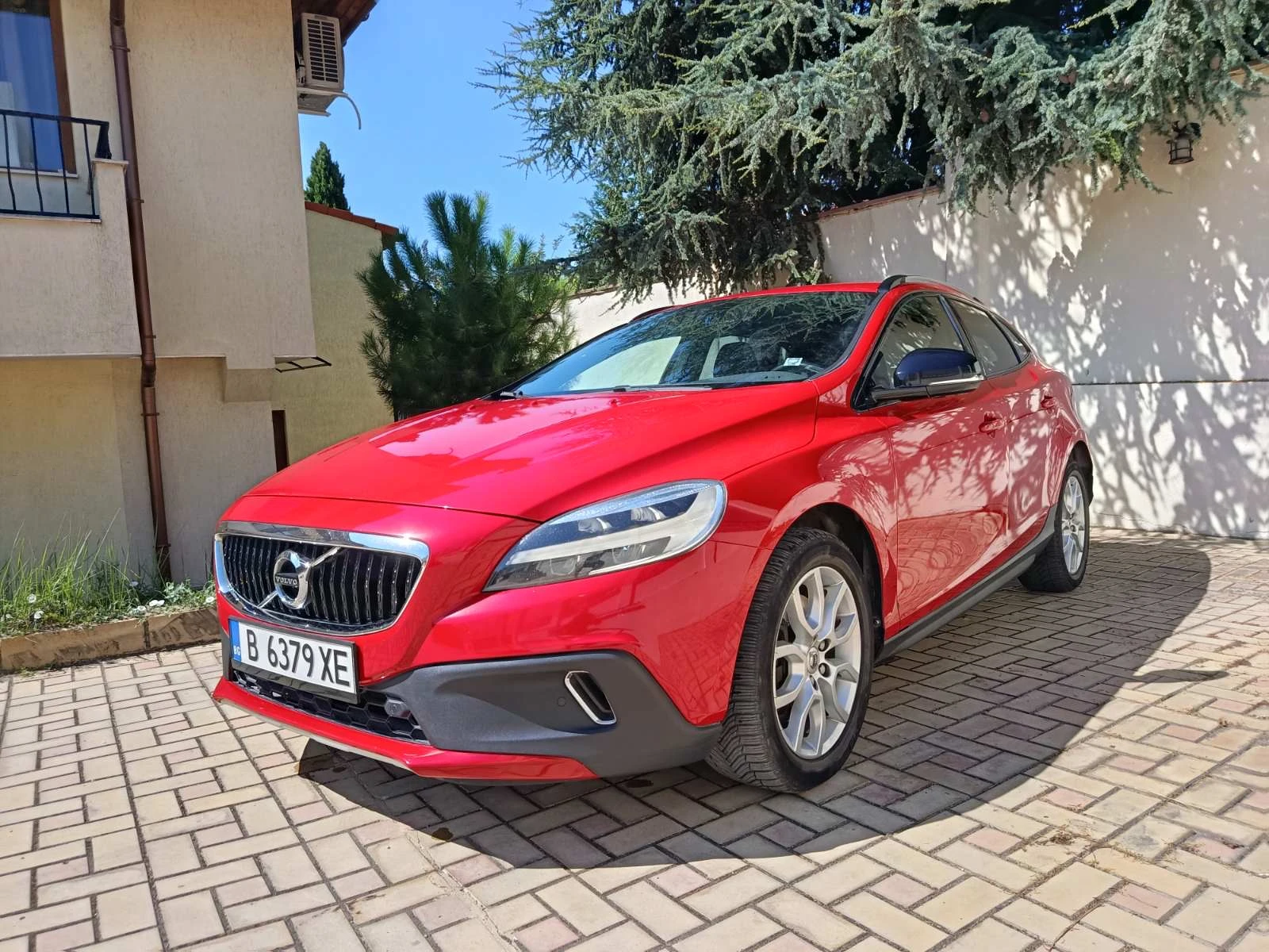 Volvo V40 Cross Country, снимка 2 - Автомобили и джипове - 55485717