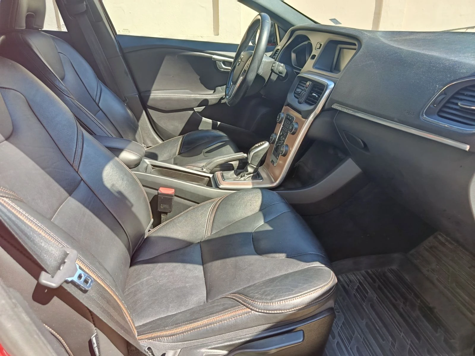 Volvo V40 Cross Country, снимка 9 - Автомобили и джипове - 55485717