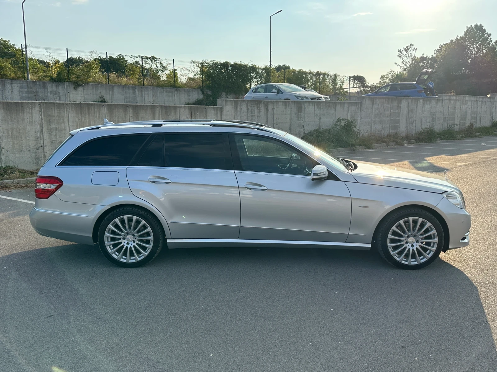 Mercedes-Benz E 350 CDI 4 Matic 7G plus, снимка 4 - Автомобили и джипове - 55608101