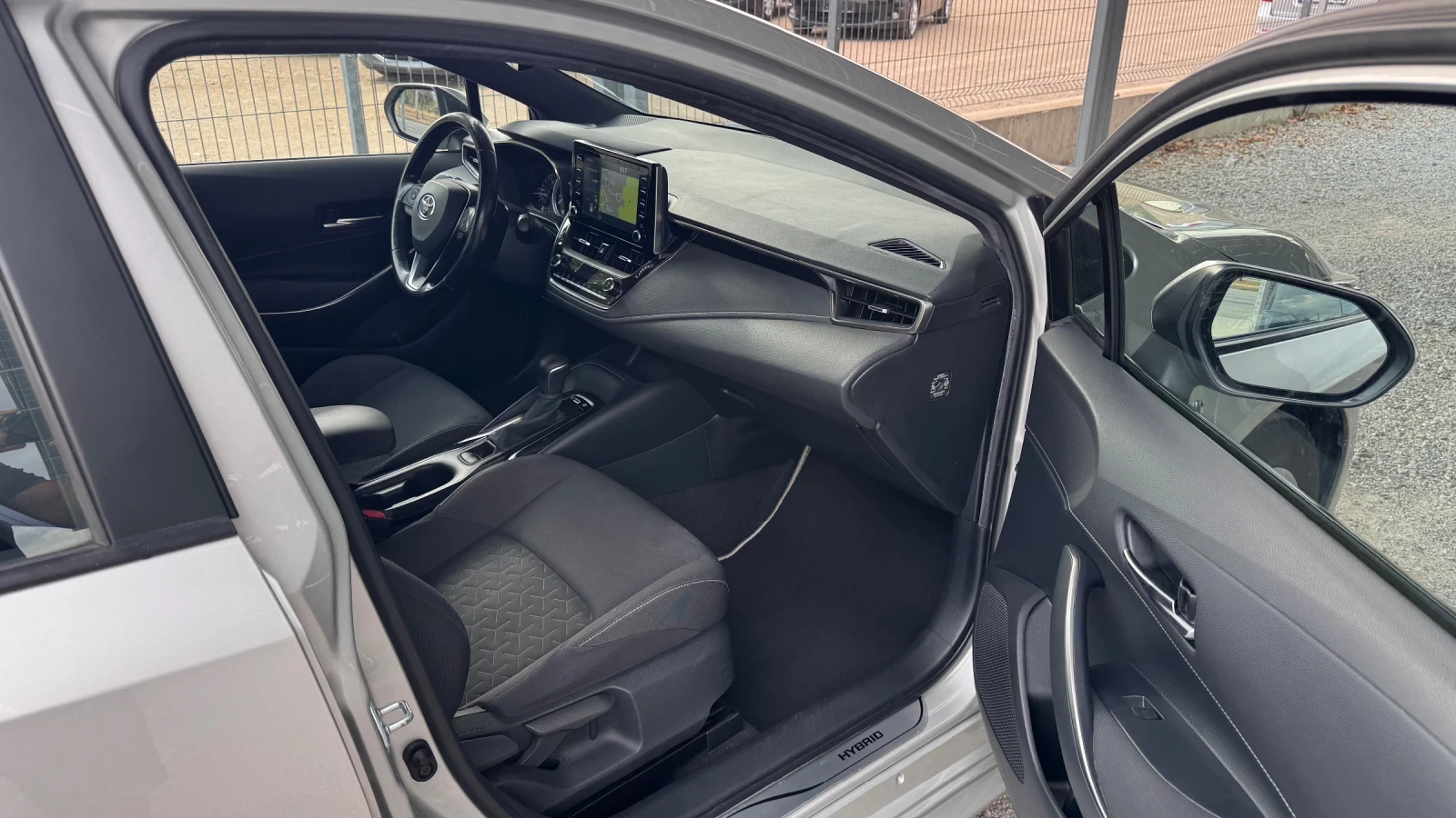 Toyota Corolla 1.8 Hybrid * Touring* Sport, снимка 11 - Автомобили и джипове - 55672743