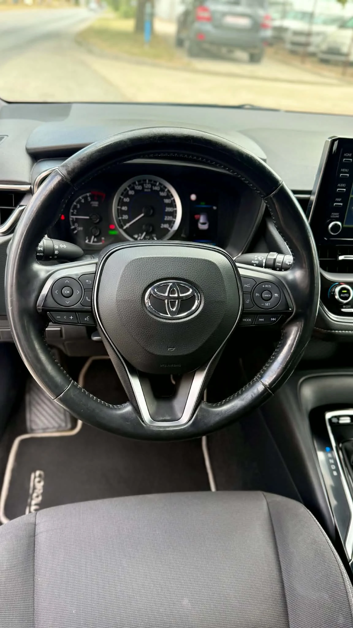 Toyota Corolla 1.8 HYBRID , снимка 15 - Автомобили и джипове - 55672743