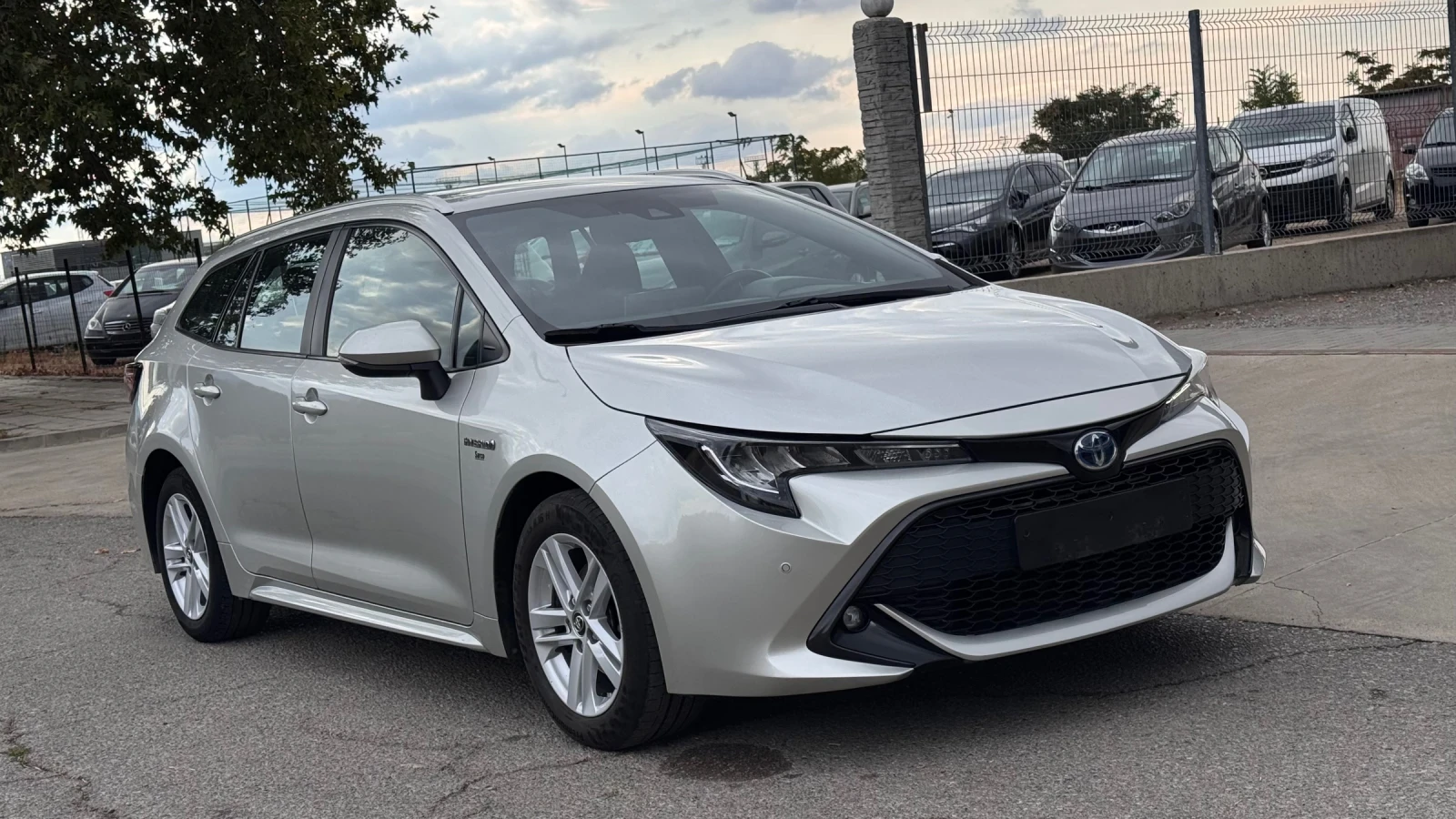 Toyota Corolla 1.8 Hybrid * Touring* Sport, снимка 7 - Автомобили и джипове - 55672743
