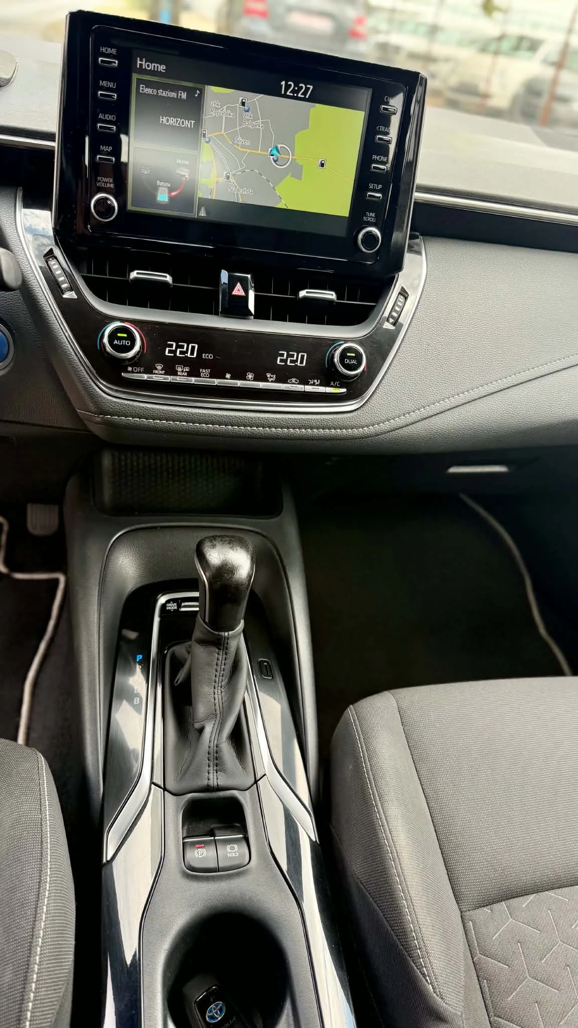 Toyota Corolla 1.8 HYBRID , снимка 16 - Автомобили и джипове - 55672743