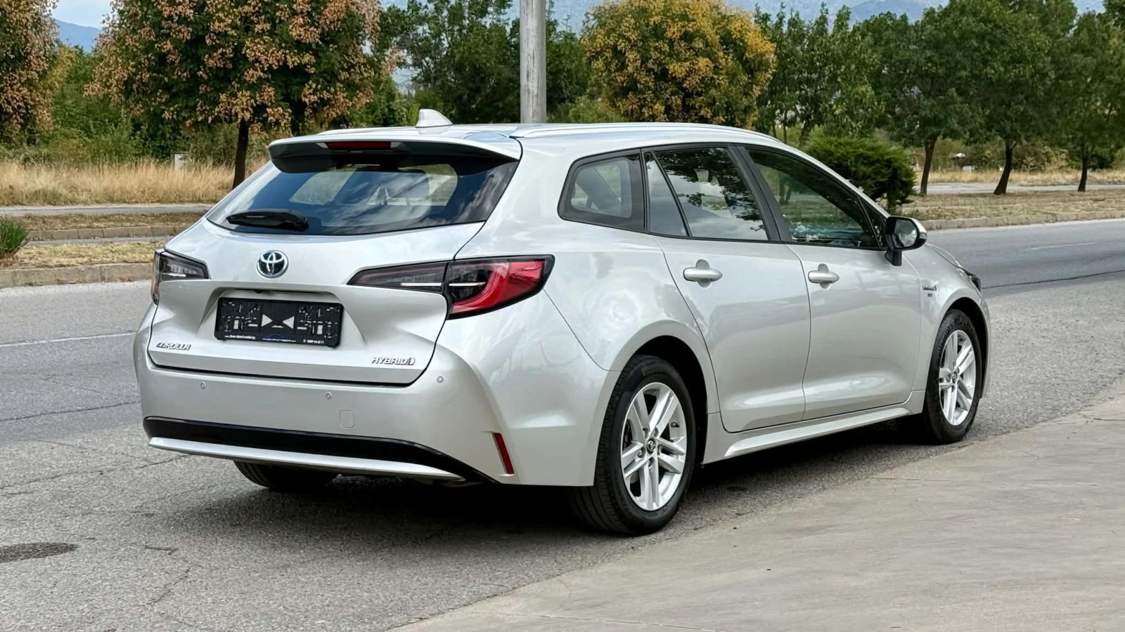 Toyota Corolla 1.8 HYBRID , снимка 5 - Автомобили и джипове - 55672743