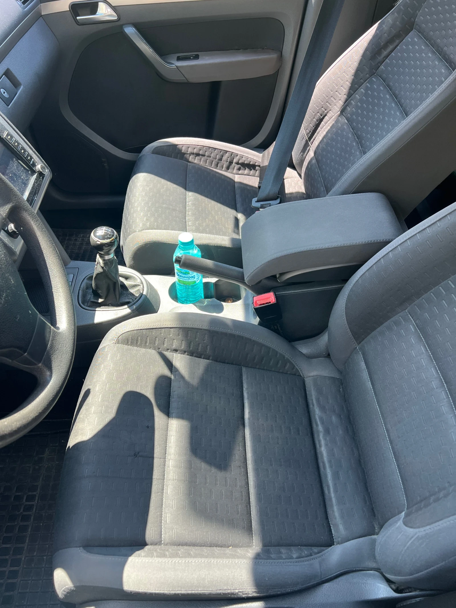 VW Touran 2.0tdi, снимка 7 - Автомобили и джипове - 55676559