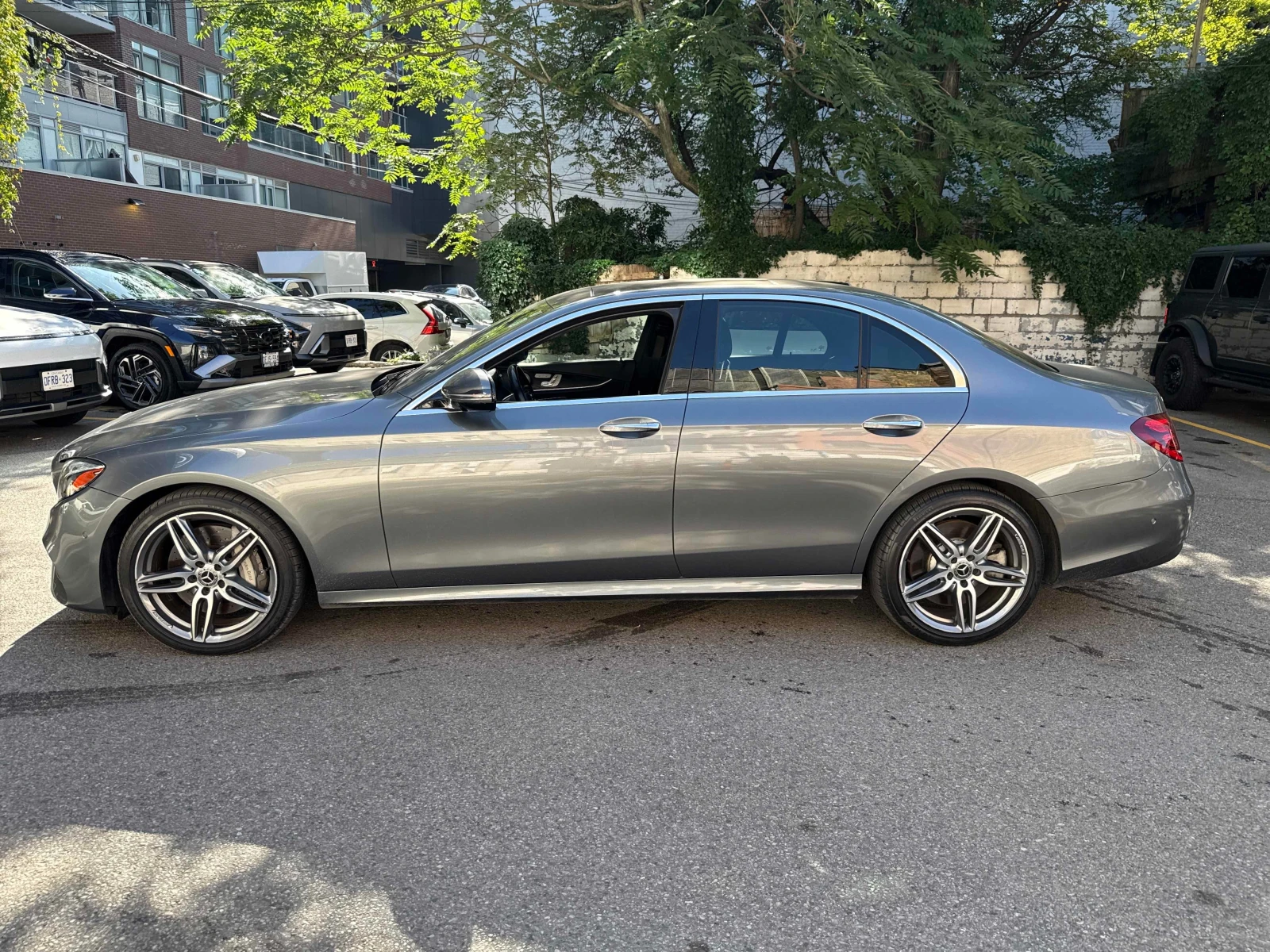 Mercedes-Benz E 450 4MATIC* DIS* BURMESTER* МАСАЖ* ОБДУХВАНЕ * АМБИЕНТ, снимка 2 - Автомобили и джипове - 56121209