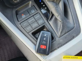 Toyota Rav4 XLE /CARFAX /Кожа/Подгрев/4х4/Панорама - 22500 € / 44006.17 лв. - 36817977 8