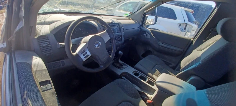 Nissan Navara 2.5D, снимка 7 - Автомобили и джипове - 39717262