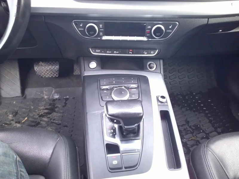 Audi Q5 KOMFORT* QUATTTRO* ПОДГРЕВ* КАМЕРА* KEYLESS, снимка 12 - Автомобили и джипове - 53149993