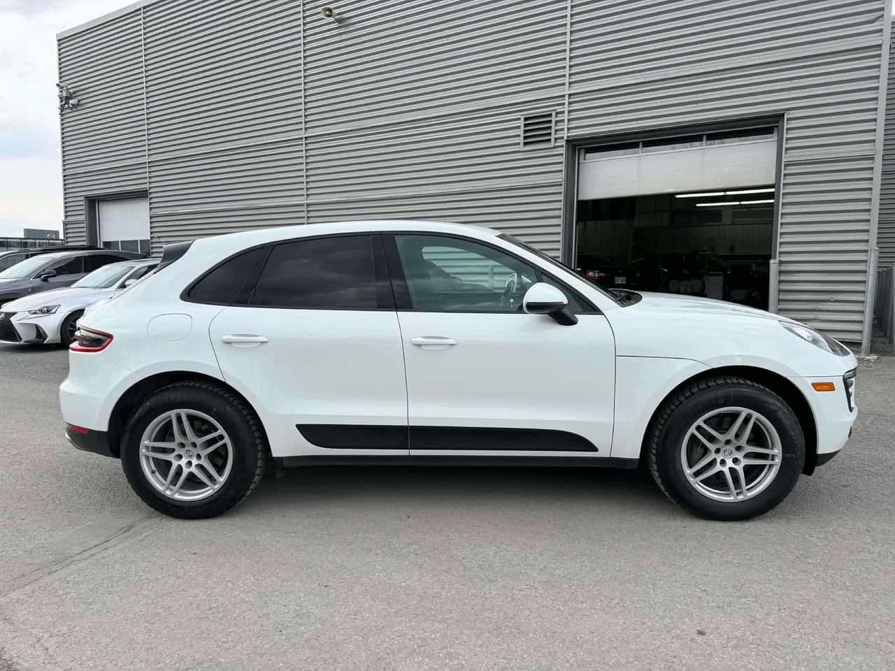 Porsche Macan * AWD * CARFAX * ЦЕНА ДО БГ, снимка 3 - Автомобили и джипове - 54763071
