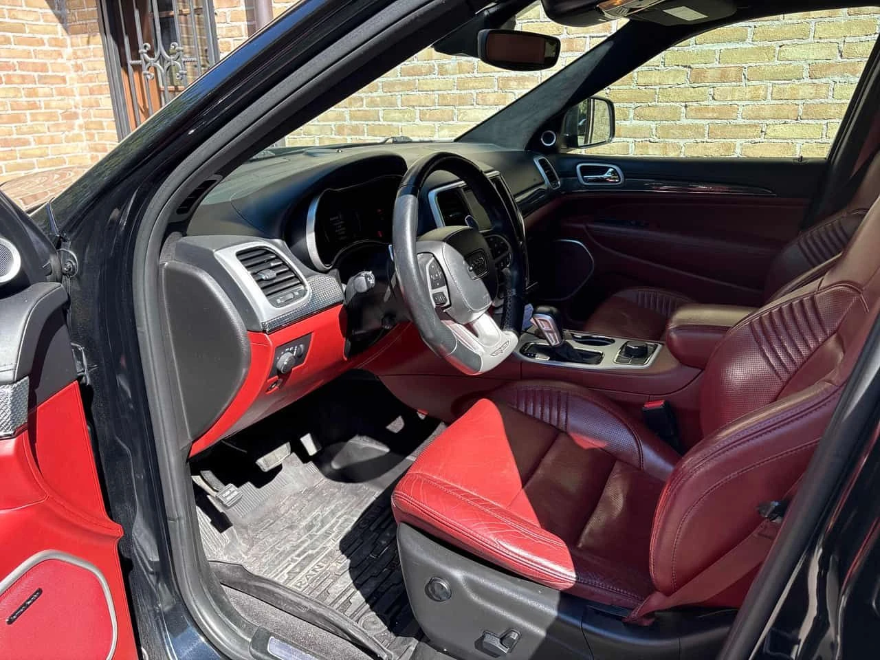 Jeep Grand cherokee * Trackhawk * CARFAX * БЕЗ ПЪРВОНАЧАЛНА ВНОСКА, снимка 5 - Автомобили и джипове - 55484345
