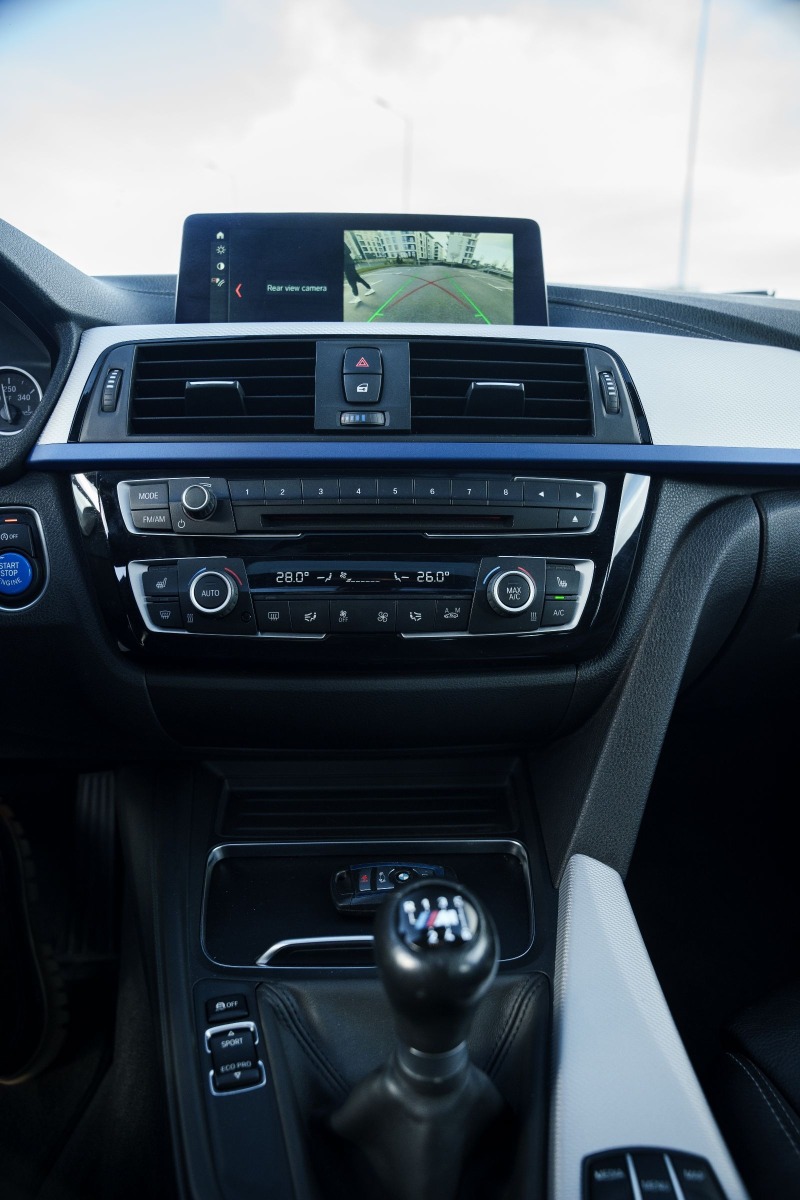 BMW 340 iX ///M- Performance 2018 ръчни скорости , снимка 16 - Автомобили и джипове - 45688718