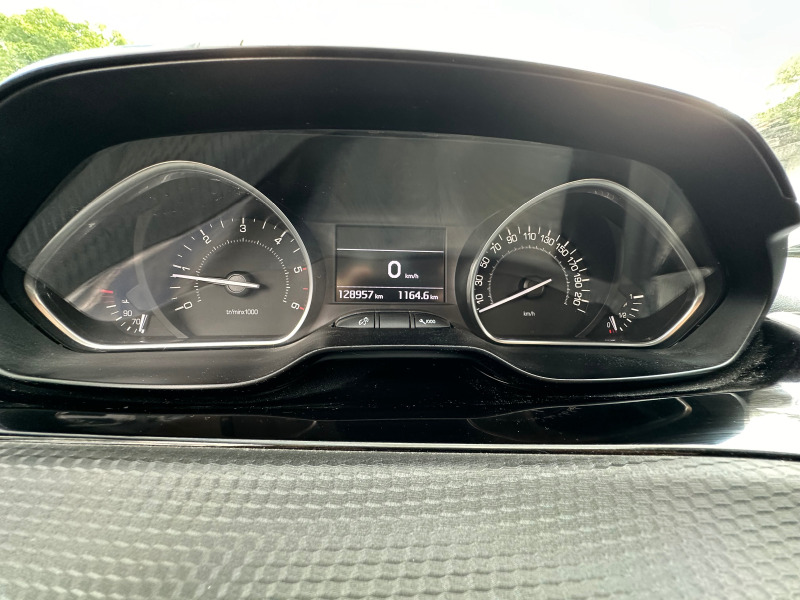 Peugeot 208 1.6HDi allure , снимка 11 - Автомобили и джипове - 46041010