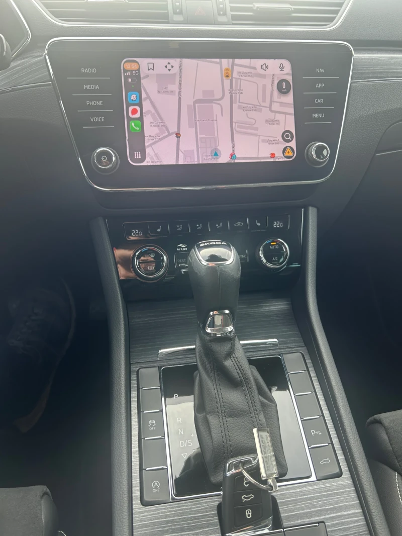 Skoda Superb 2.0 TSI, снимка 9 - Автомобили и джипове - 52174395