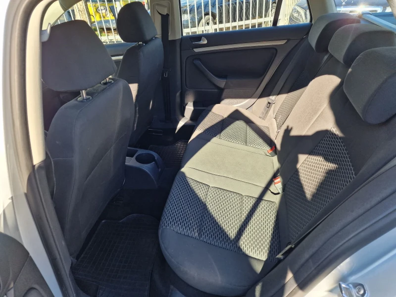 VW Golf SW 1.6TDI, снимка 9 - Автомобили и джипове - 52454213