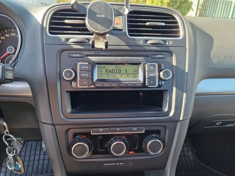 VW Golf SW 1.6TDI, снимка 13 - Автомобили и джипове - 52454213