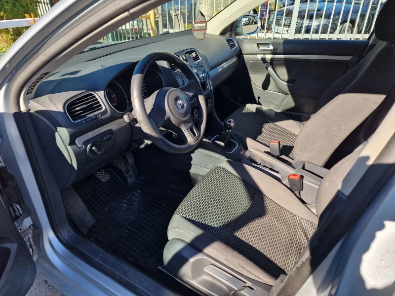 VW Golf SW 1.6TDI, снимка 7 - Автомобили и джипове - 52454213