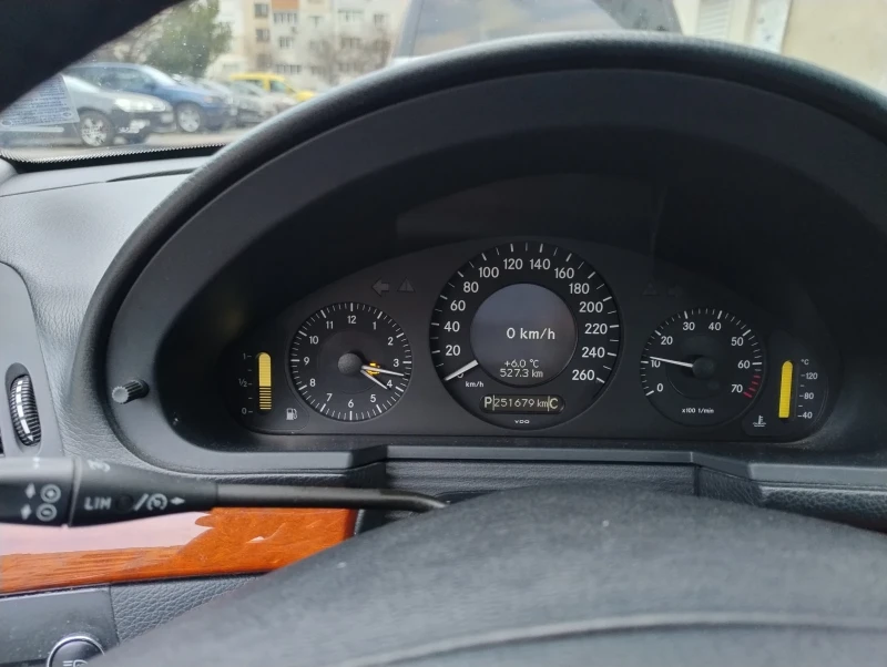 Mercedes-Benz E 200, снимка 7 - Автомобили и джипове - 52894089