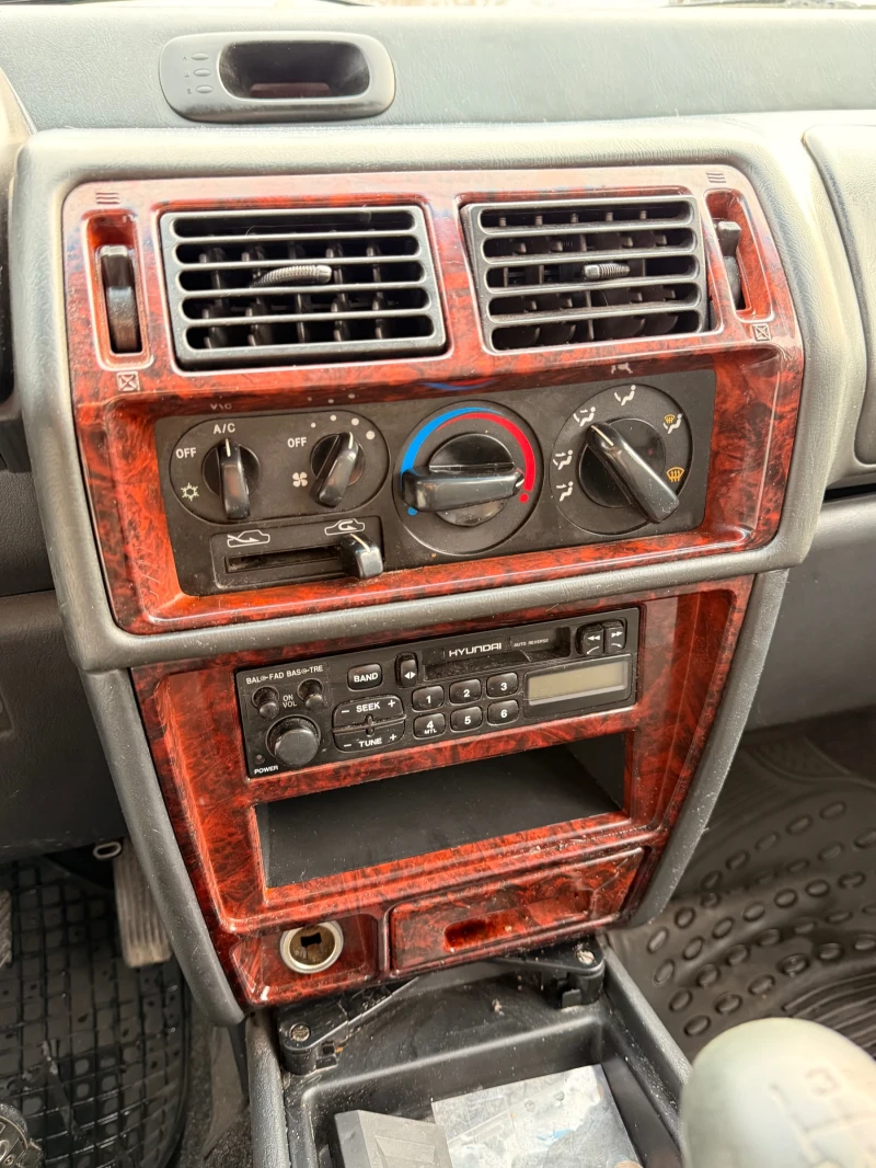 Hyundai Santamo 2.0i 4x4, снимка 14 - Автомобили и джипове - 53189402