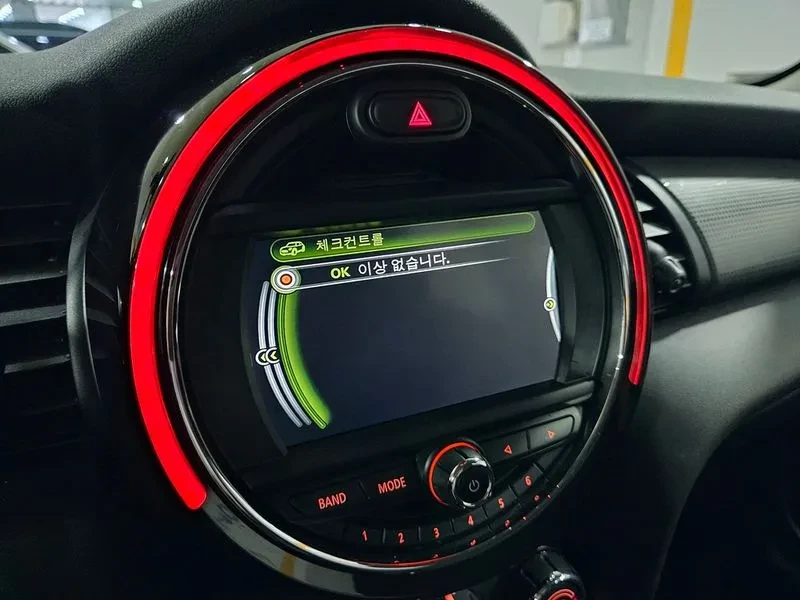 Mini Cooper Basic Model 3Rd Generation, снимка 9 - Автомобили и джипове - 55901381