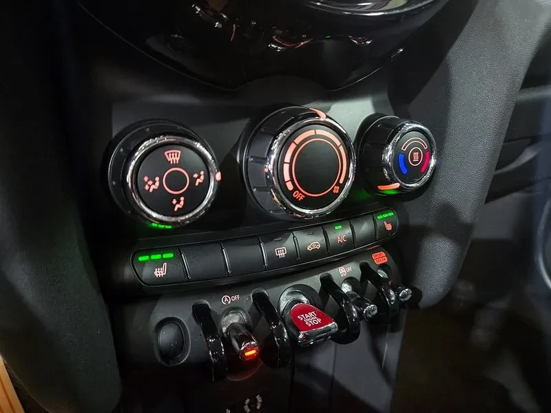 Mini Cooper Basic Model 3Rd Generation, снимка 11 - Автомобили и джипове - 55901381