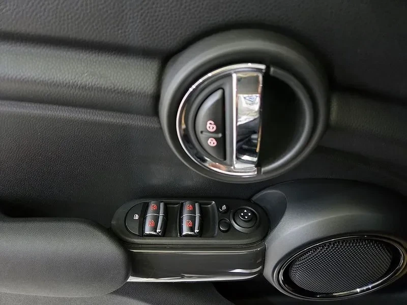 Mini Cooper Basic Model 3Rd Generation, снимка 15 - Автомобили и джипове - 55901381