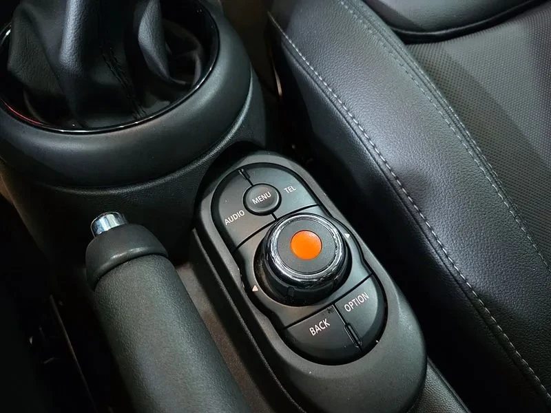 Mini Cooper Basic Model 3Rd Generation, снимка 13 - Автомобили и джипове - 55901381