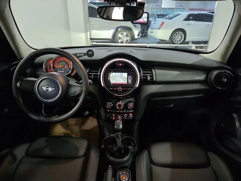 Mini Cooper Basic Model 3Rd Generation, снимка 7 - Автомобили и джипове - 55901381