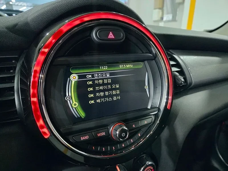 Mini Cooper Basic Model 3Rd Generation, снимка 8 - Автомобили и джипове - 55901381