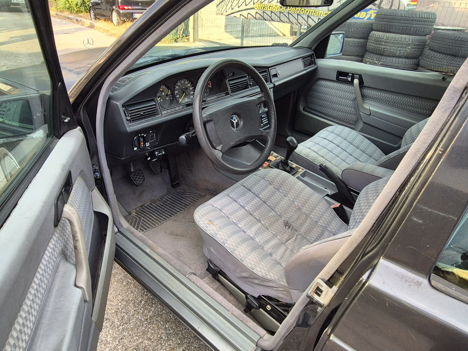 Mercedes-Benz 190 Е, снимка 9 - Автомобили и джипове - 46462862