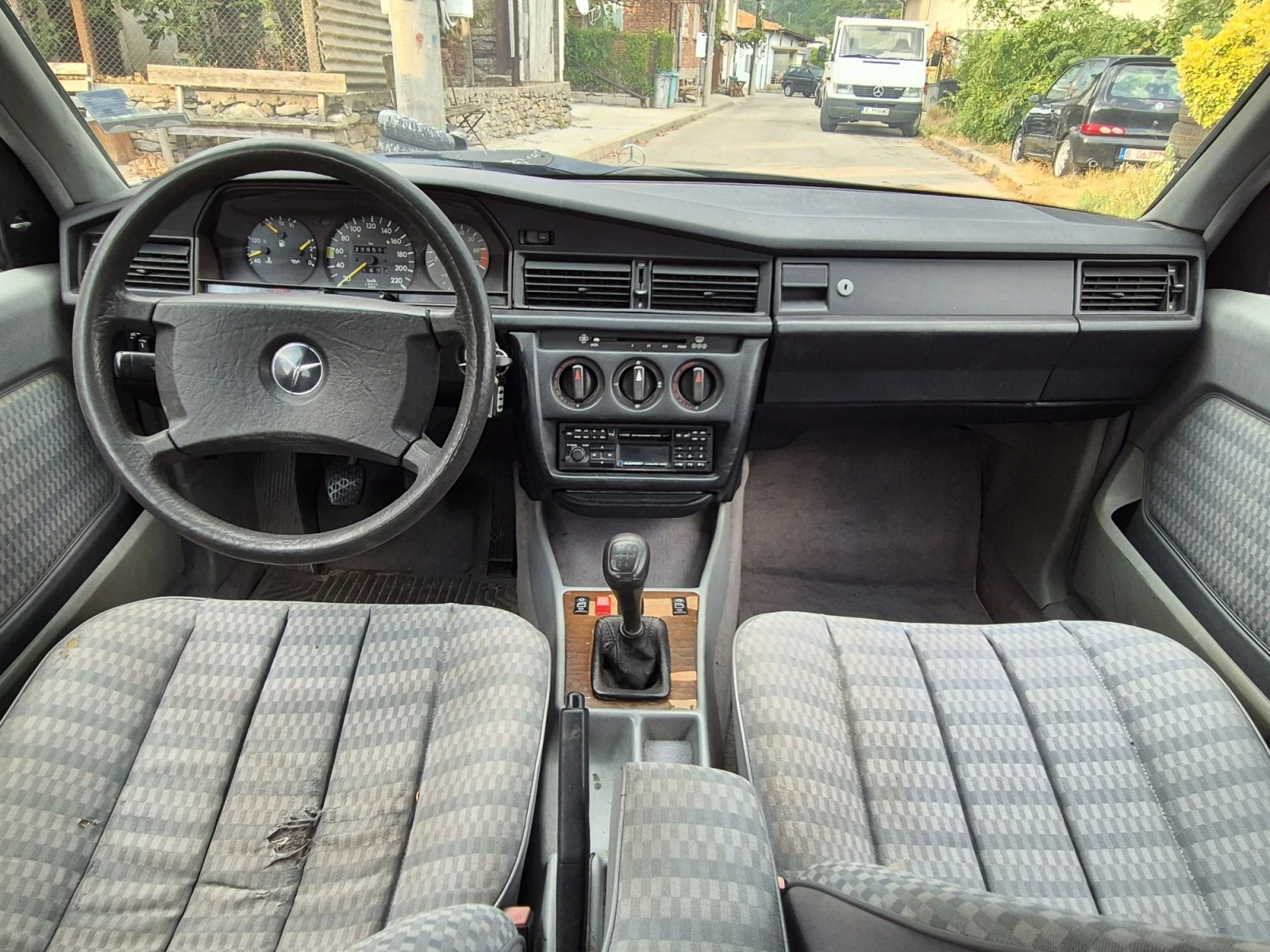 Mercedes-Benz 190 Е, снимка 13 - Автомобили и джипове - 46462862