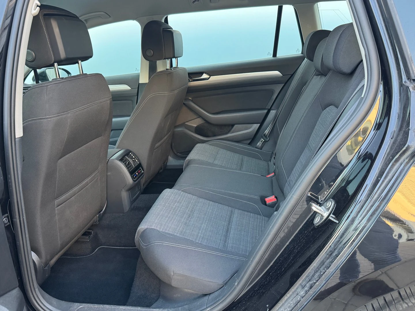 VW Passat Business 2.0 TDI SCR DSG - изображение 7