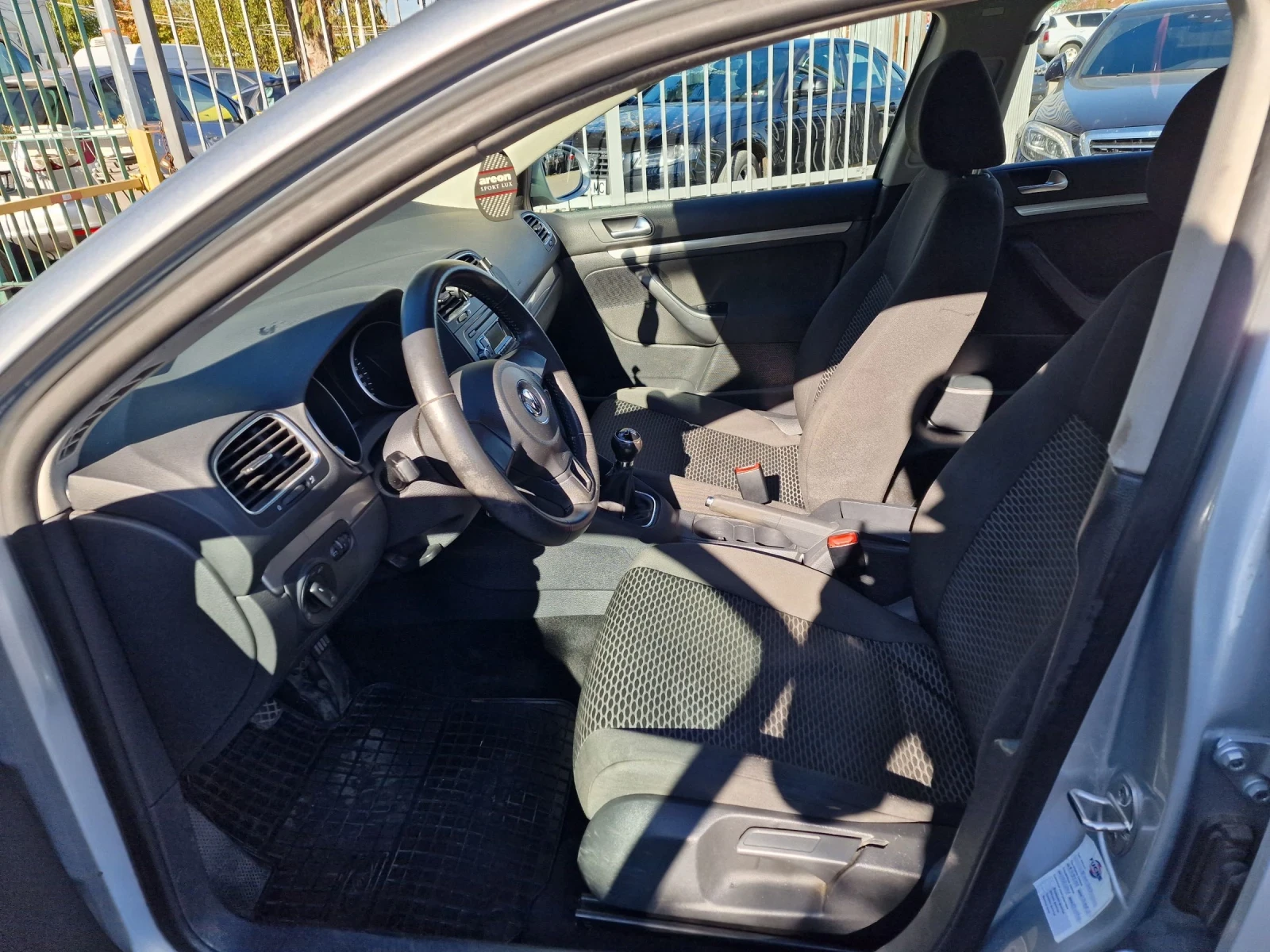 VW Golf SW 1.6TDI - изображение 8