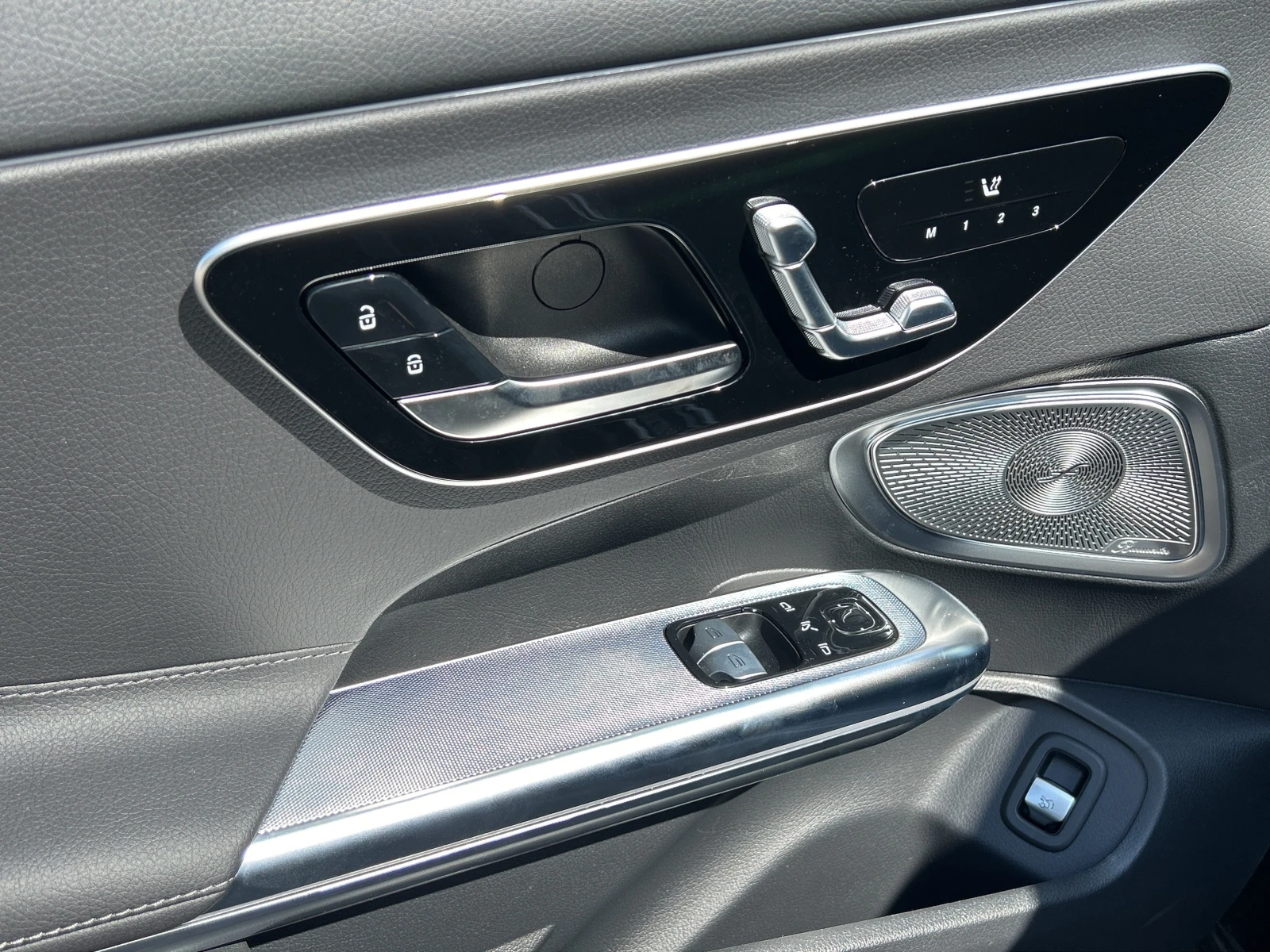 Mercedes-Benz CLE 300 4MATIC * PANO * BURMESTER * КАМЕРИ 360 * НОВ - изображение 9