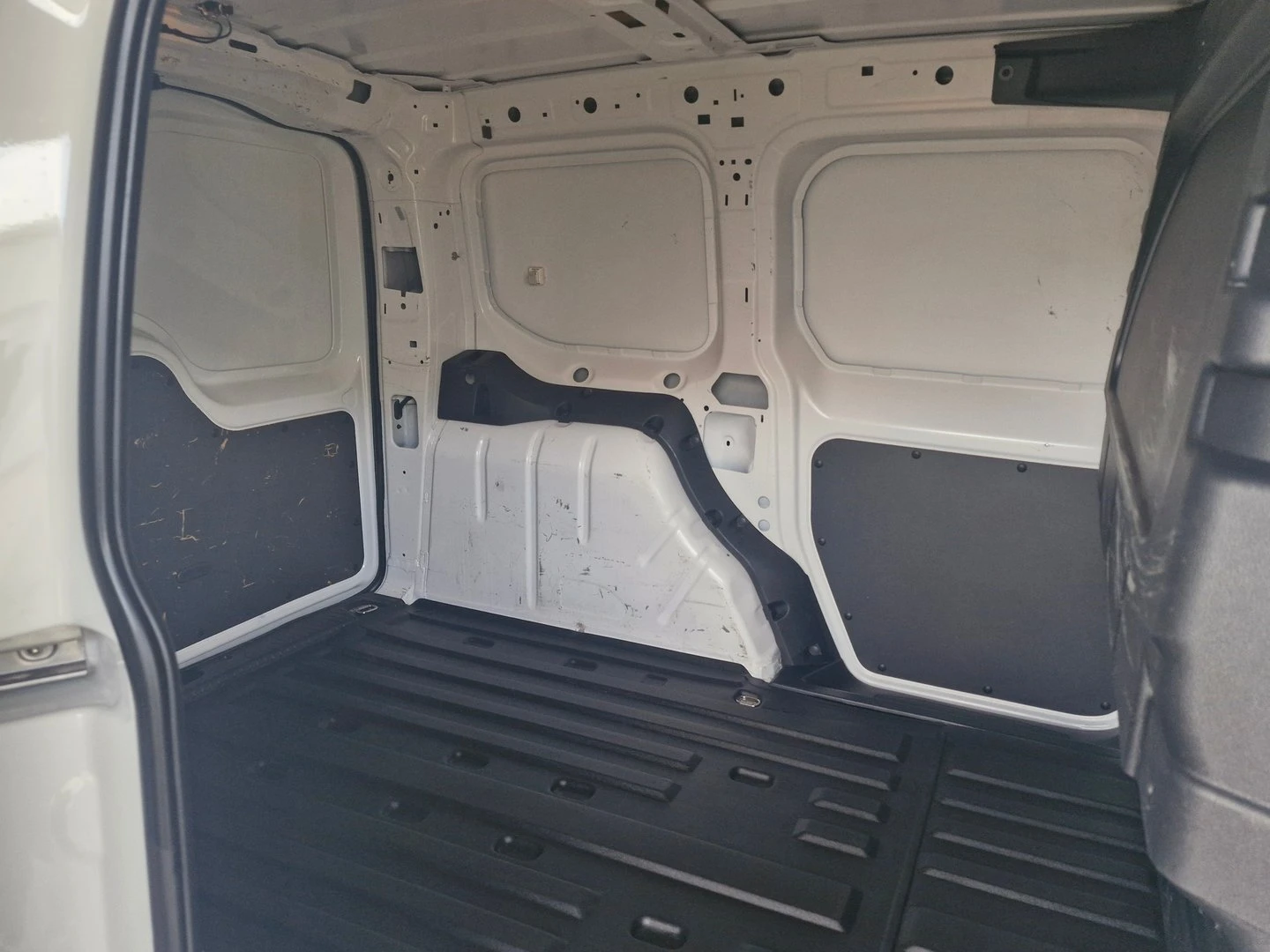 VW Caddy Cargo 3.1 m3 TDI, снимка 10 - Автомобили и джипове - 56420394