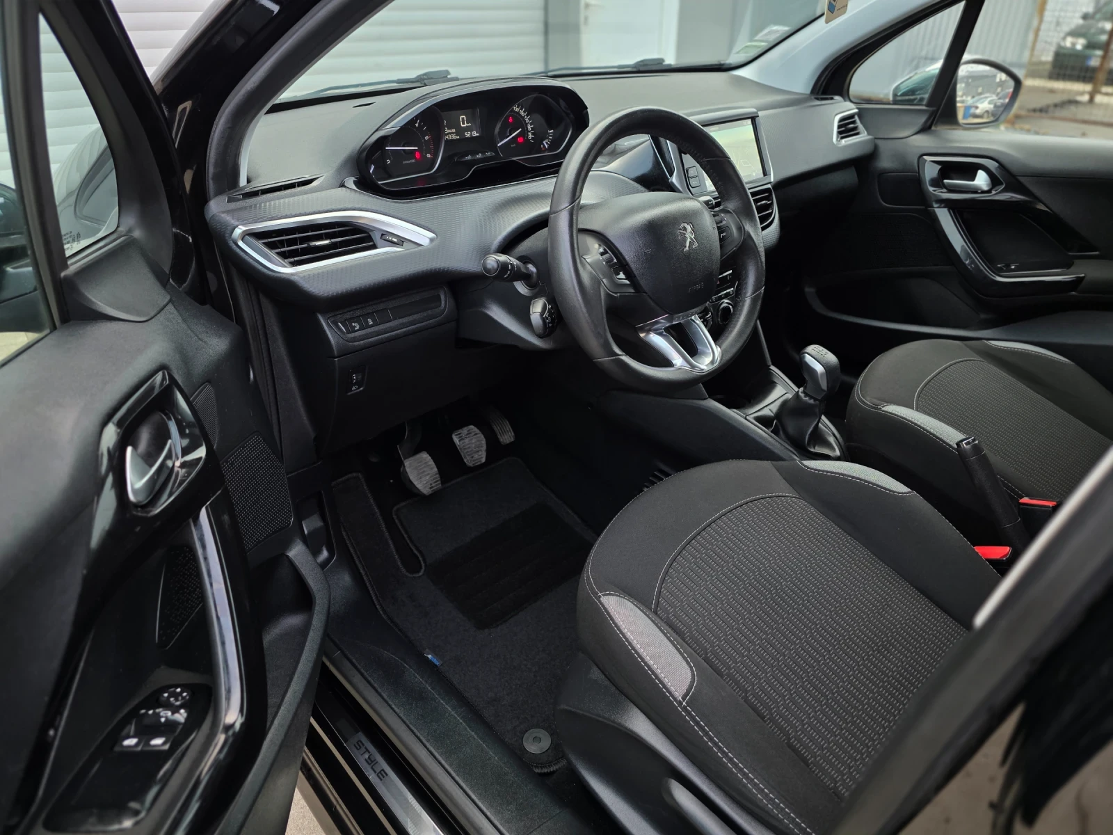 Peugeot 208 Navi - изображение 7