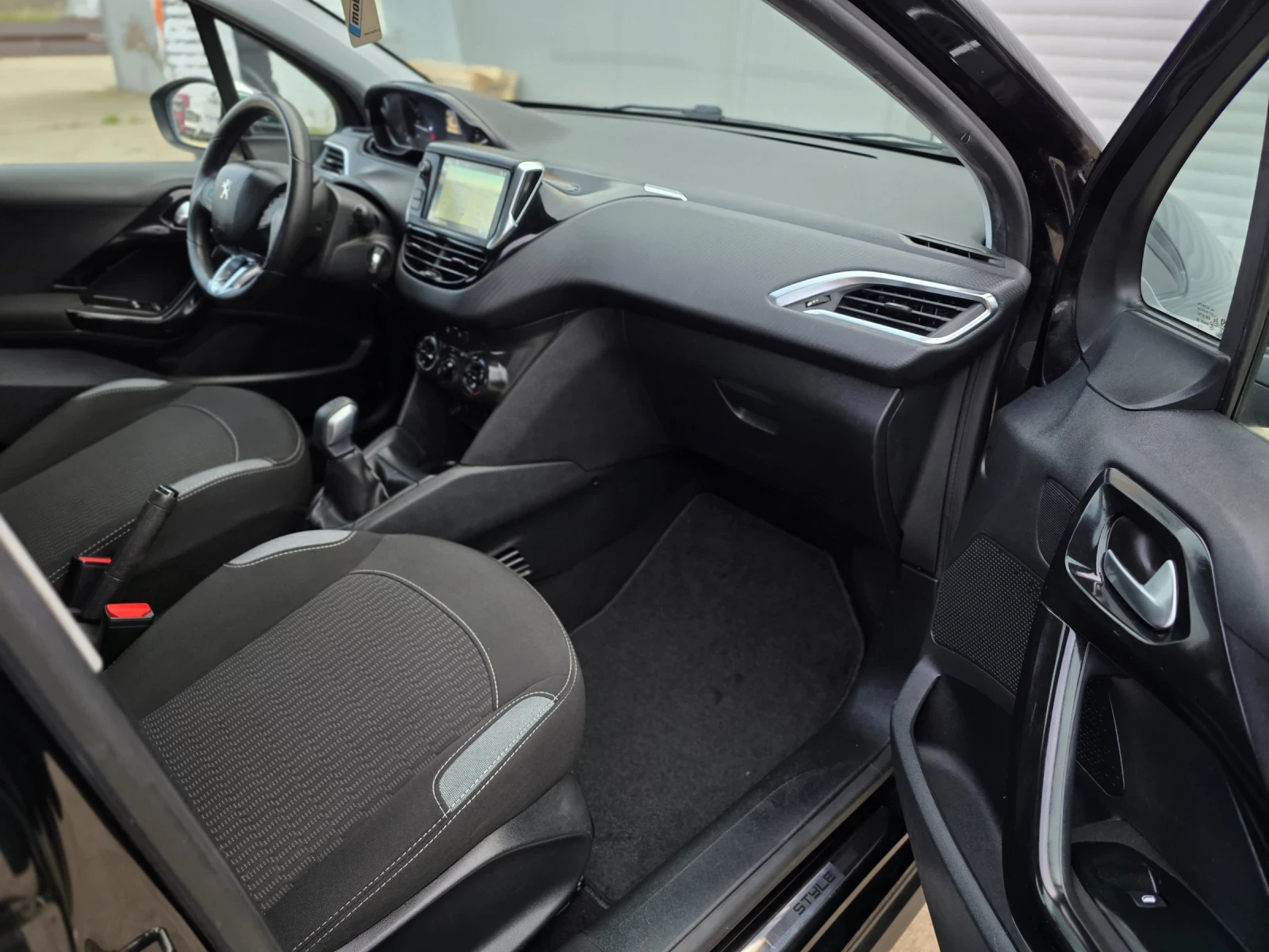 Peugeot 208 Navi - изображение 9