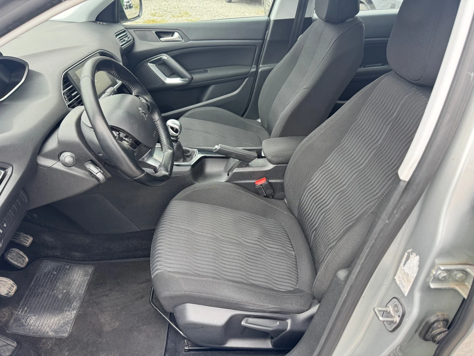 Peugeot 308 LED* NAVI* 1.6hdi 120hp* 3.2016г* 195000км* ЛИЗИНГ, снимка 7 - Автомобили и джипове - 53947491