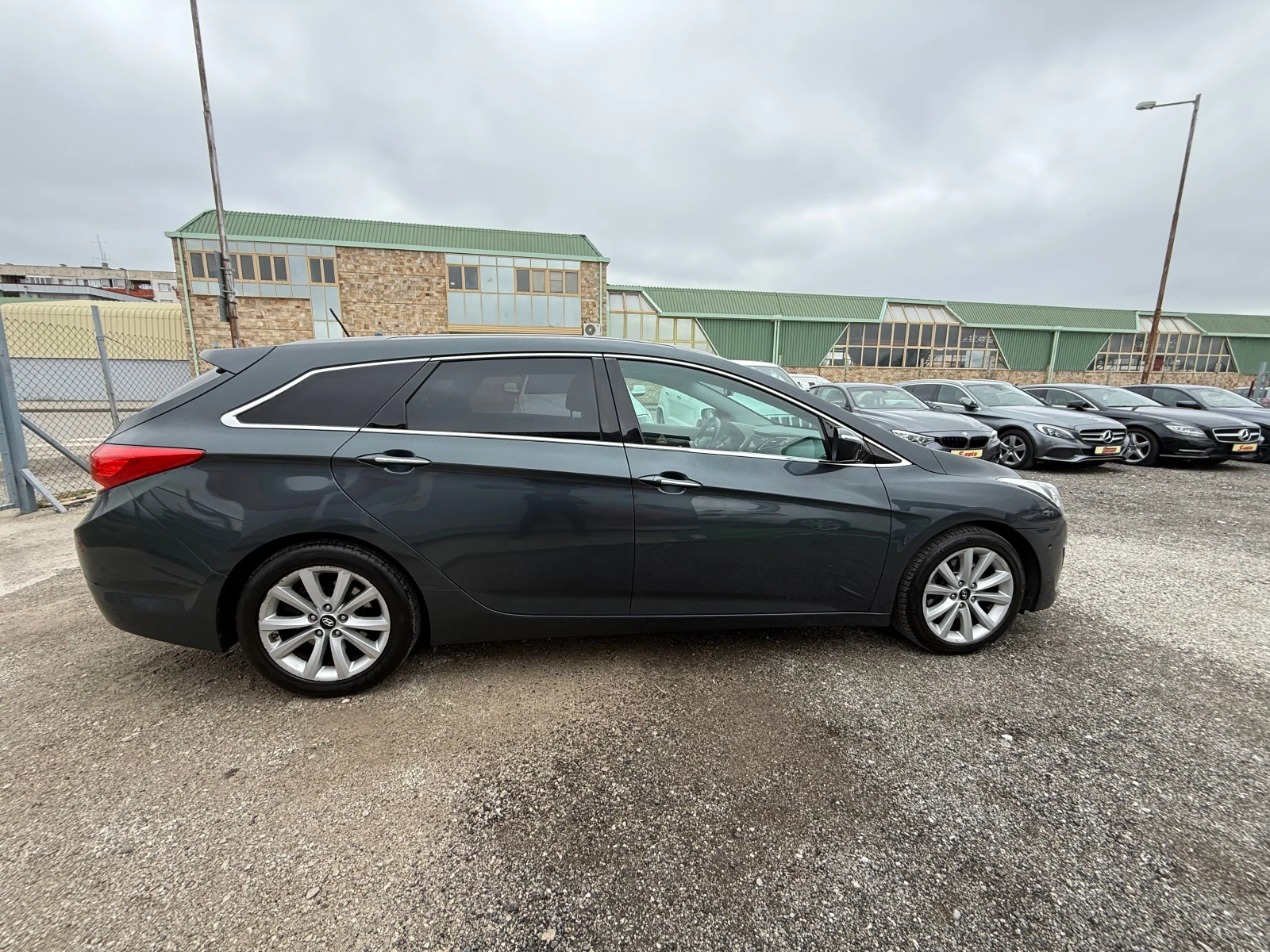 Hyundai I40 1.7crdi АВТОМАТ* ПАНОРАМА* КАМЕРА* KEYLESS GO* SWI, снимка 4 - Автомобили и джипове - 54075342