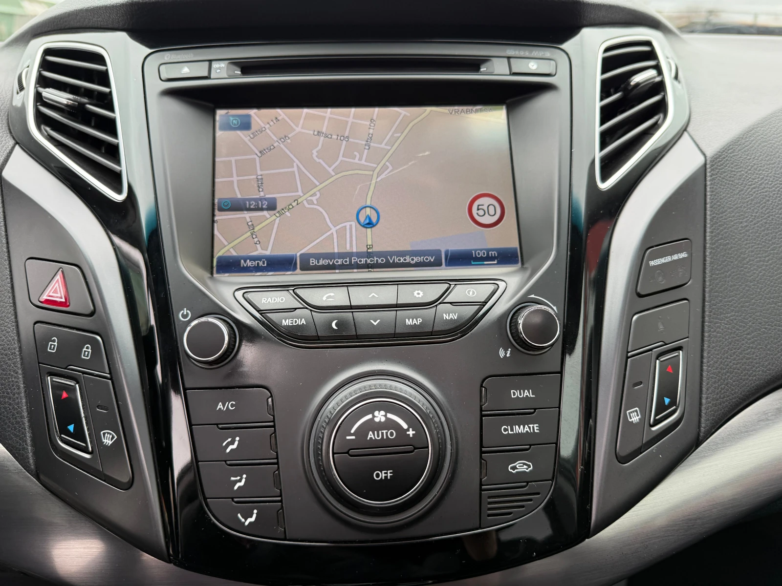 Hyundai I40 1.7crdi АВТОМАТ* ПАНОРАМА* КАМЕРА* KEYLESS GO* SWI, снимка 13 - Автомобили и джипове - 54075342