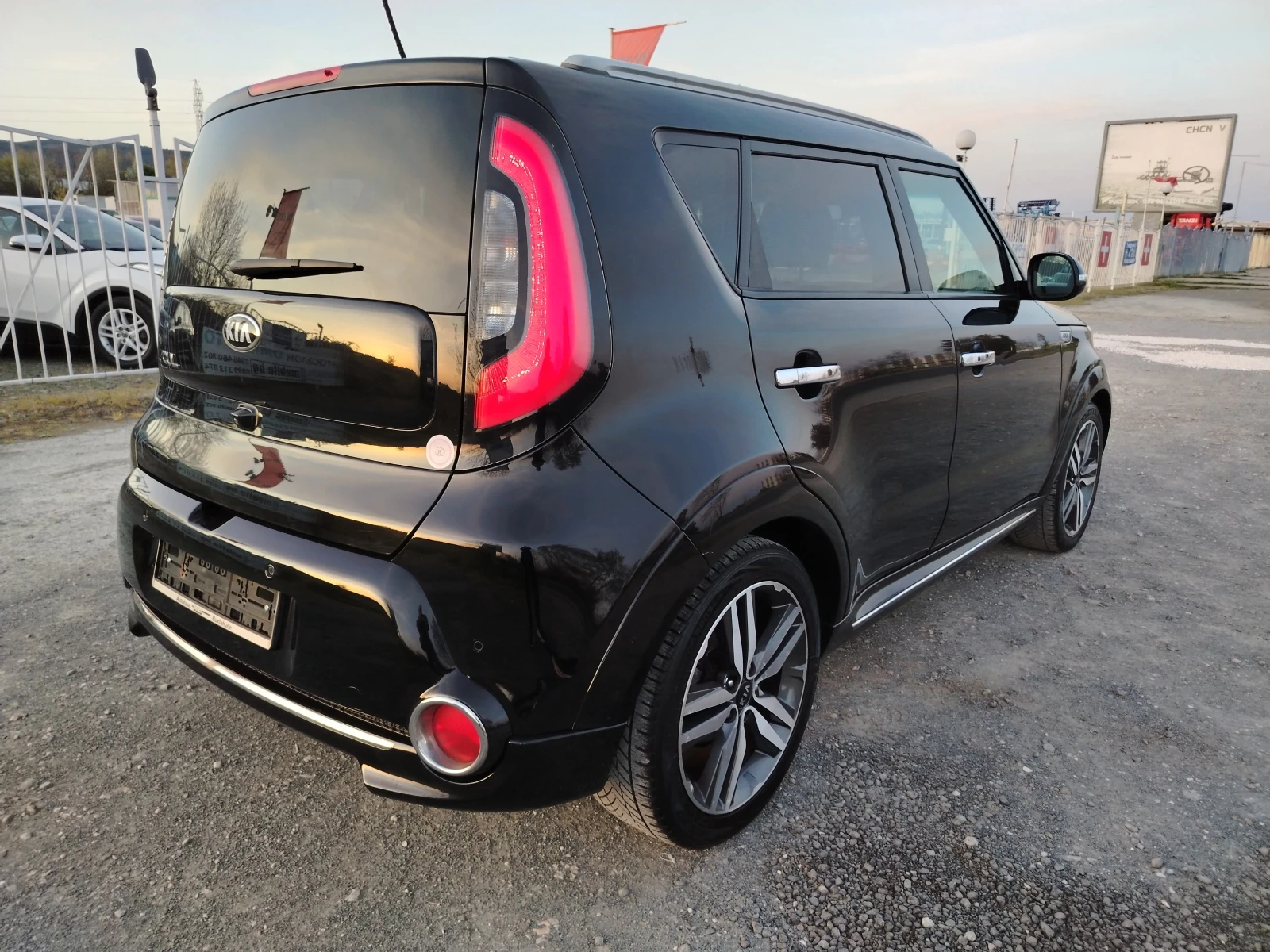 Kia Soul 1.6-132 к.с / ПРЕМИУМ / НАВИГАЦИЯ / ВСИЧКИ ЕКСТРИ, снимка 5 - Автомобили и джипове - 54230793