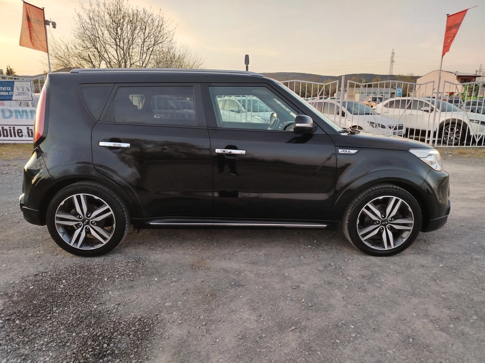 Kia Soul 1.6-132 к.с / ПРЕМИУМ / НАВИГАЦИЯ / ВСИЧКИ ЕКСТРИ, снимка 4 - Автомобили и джипове - 54230793