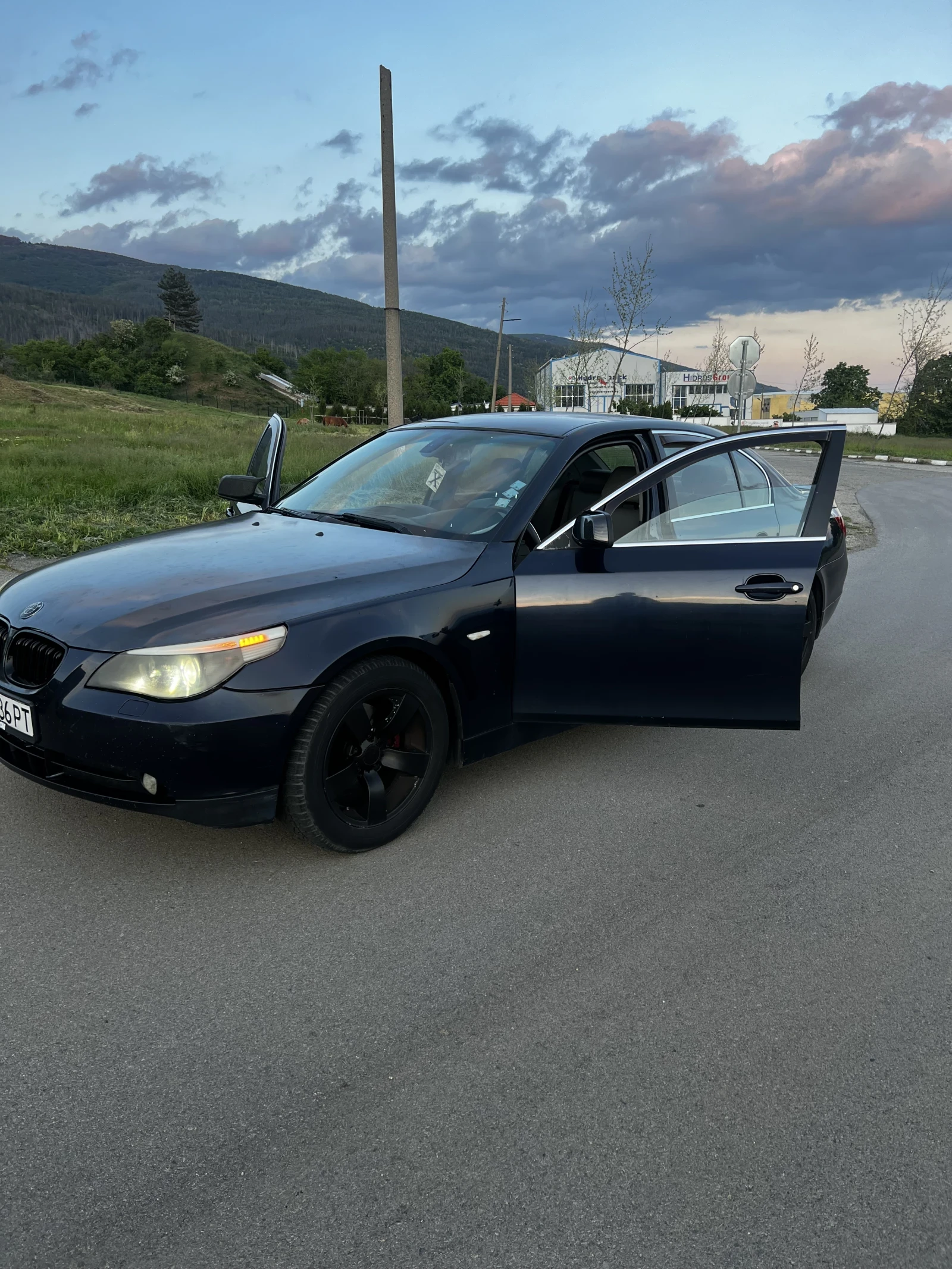 BMW 520, снимка 2 - Автомобили и джипове - 54578736