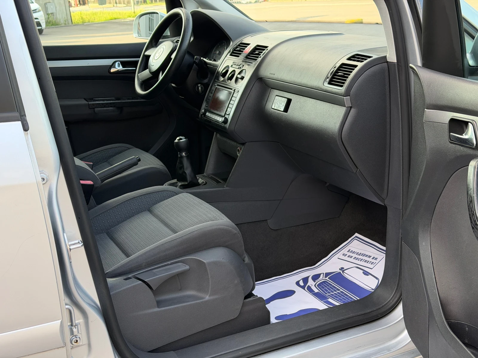 VW Touran 1.9TDi 105к.с * Навигация* * Климатик* , снимка 11 - Автомобили и джипове - 54724831