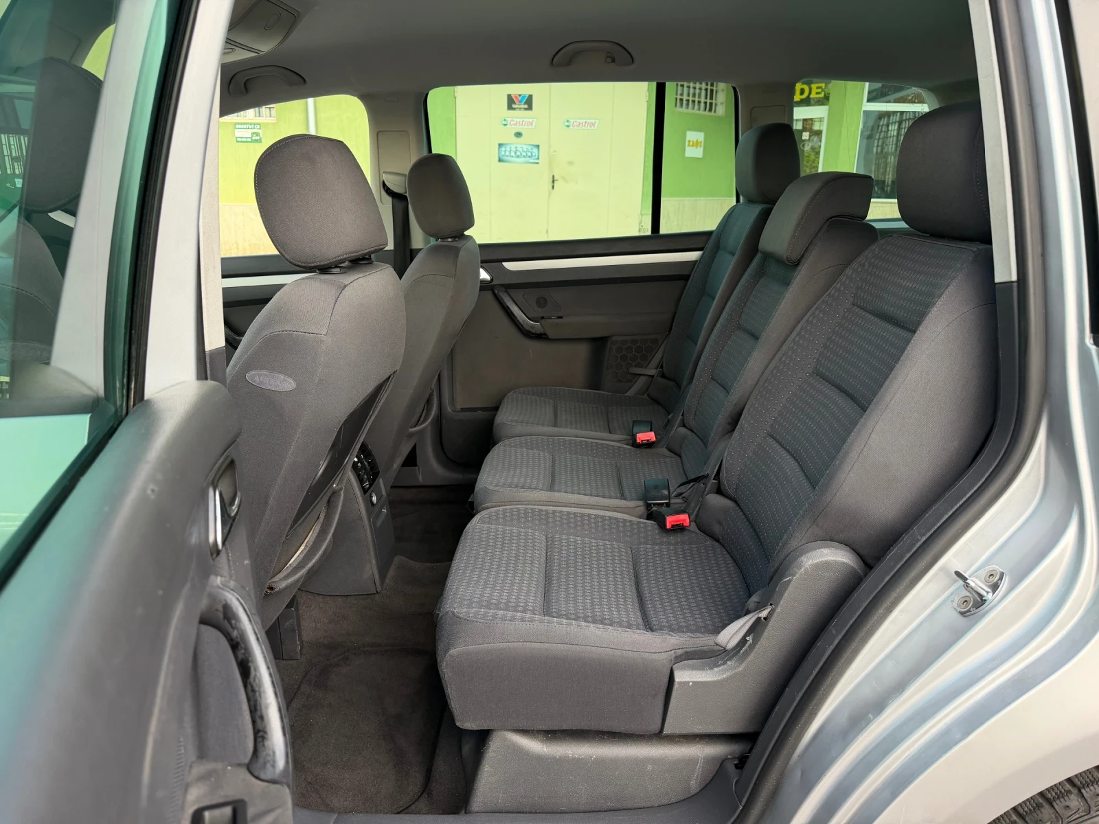 VW Touran 1.9TDi 105к.с * Навигация* * Климатик* , снимка 14 - Автомобили и джипове - 54724831