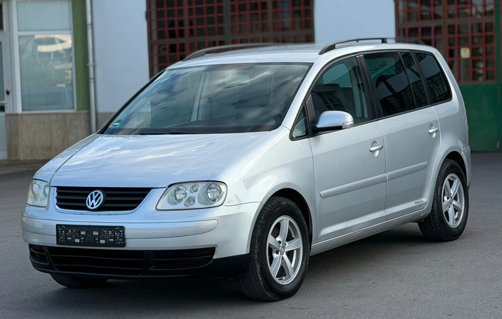 VW Touran 1.9TDi 105к.с * Навигация* * Климатик* 