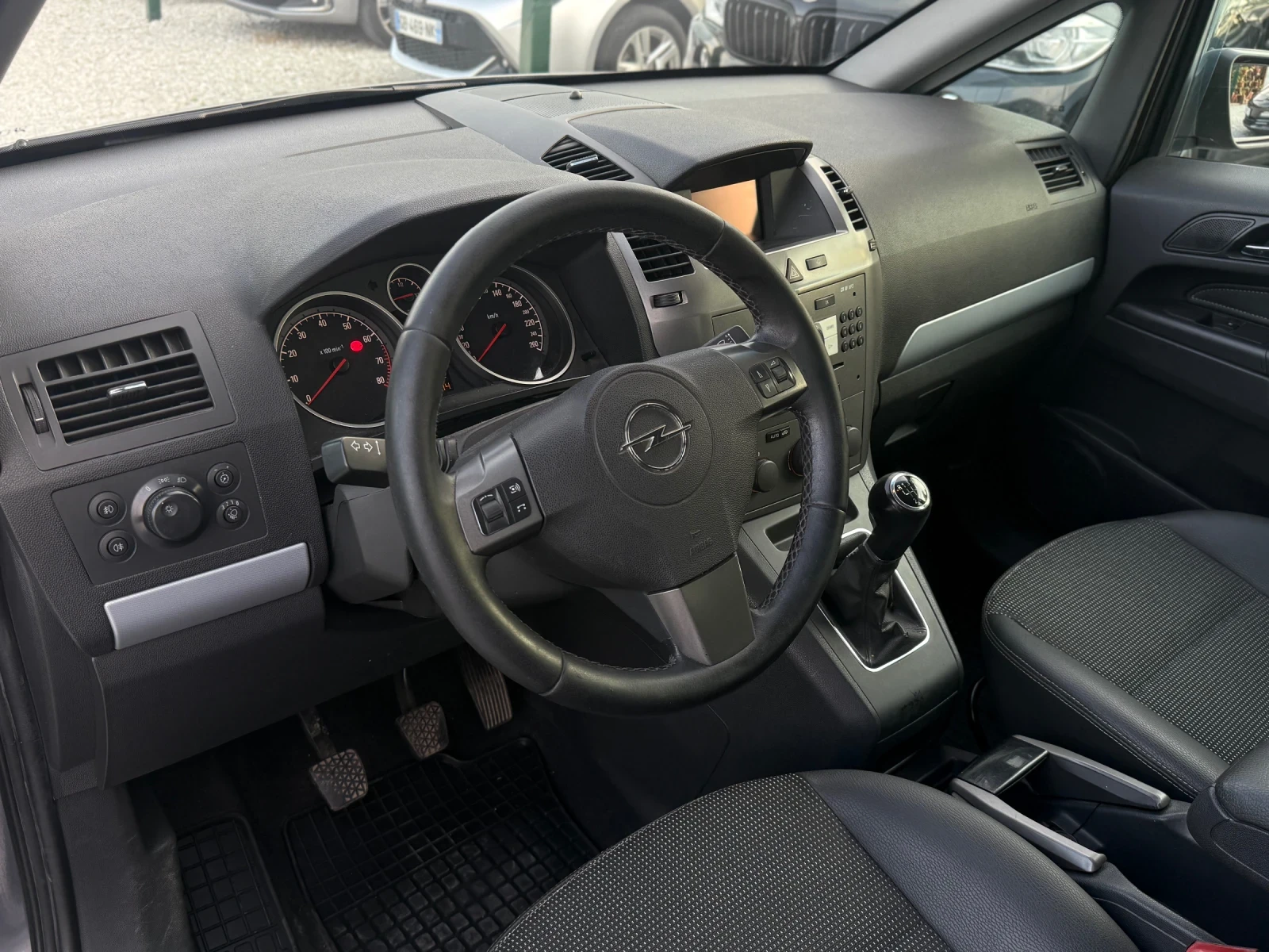 Opel Zafira 1.8 6+ 1 Италия ТОП СЪСТОЯНИЕ , снимка 12 - Автомобили и джипове - 54844841